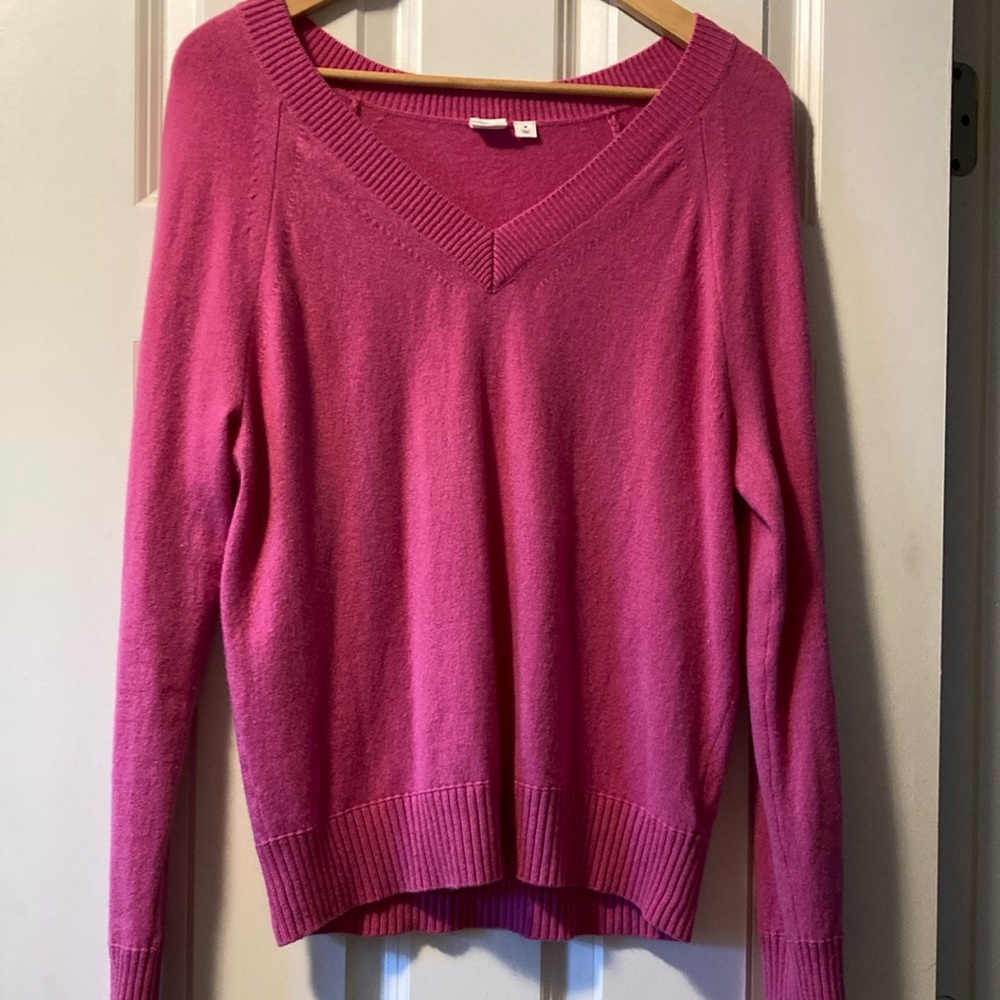 Gap, pink wool V-neck sweater